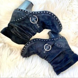 Sz 39/8.5 Dansko Booties, pull on, black suede